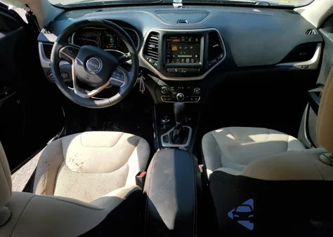 2017 Jeep Cherokee Latitude z USA, uszkodzony, nr VIN 1C4PJMCS5HW525340